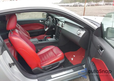 2005 Ford Mustang V6 Deluxe/V6 Premium z USA, uszkodzony, nr VIN 1ZVFT80N655259806